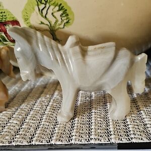 Hand-Carved White Marble Horse Sculpture - Decorative Home Art